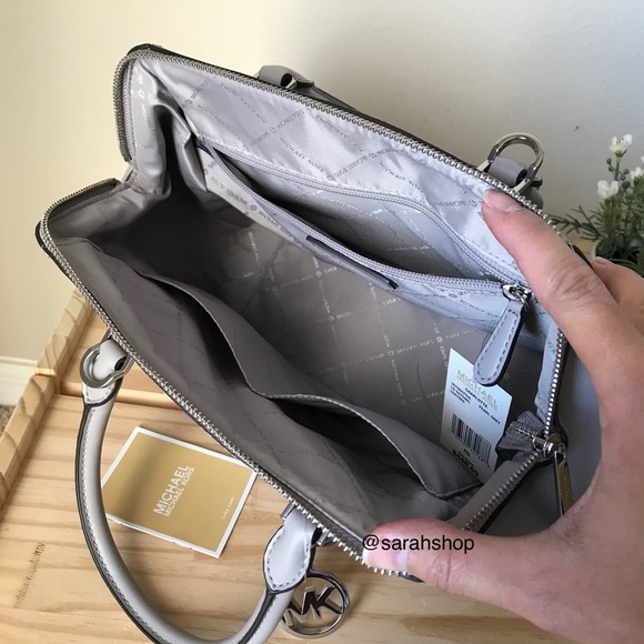 🌼Michael Kors Purse - Picture 8 of 10